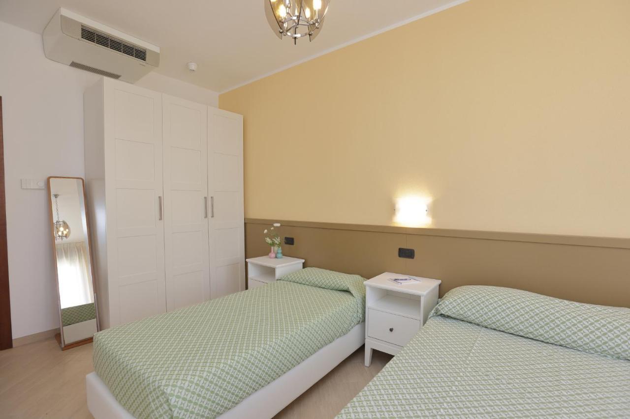 Residence Hotel Kriss Deiva Marina Exterior foto