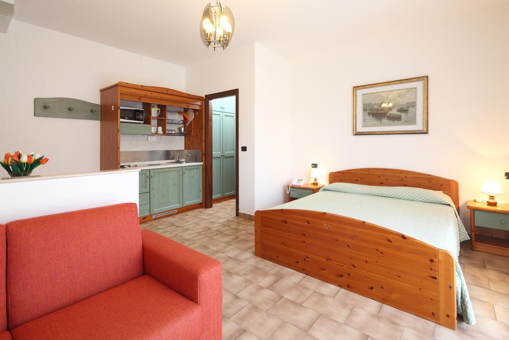Residence Hotel Kriss Deiva Marina Exterior foto